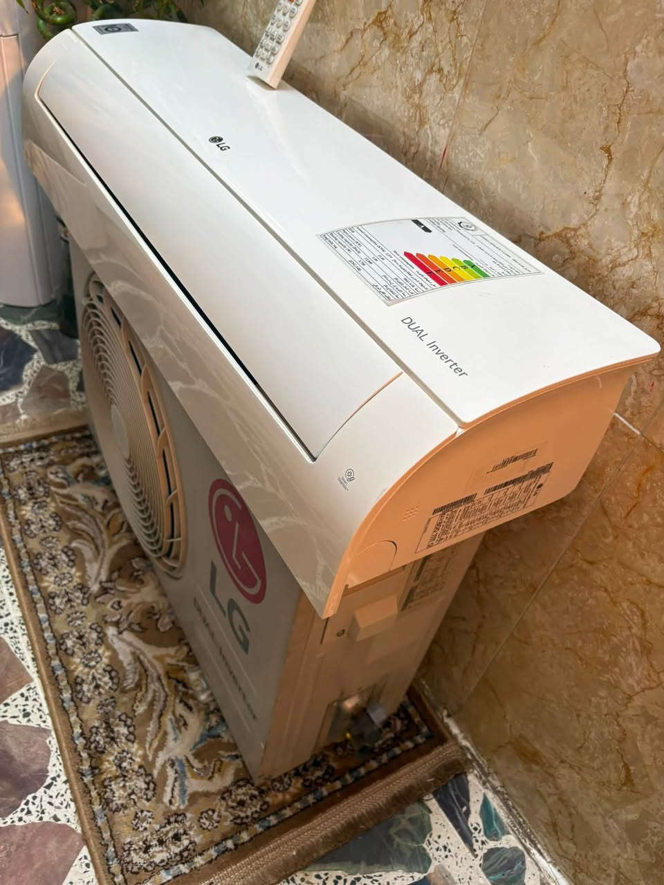 سلام عليكم
سبلت الجي واحد طن انفرتر
يسحب 3 أمبير يشتغل على المولده
شركة خوشناوا تايلندي 
بلادي غازه بي مقفل 410 
نظيف جدا ظمان 10 أيام
السعر ٣٥٠ الف 
بغداد حي الجامعه
***********
