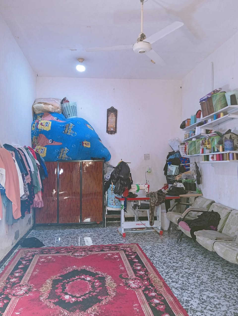 بيت ركن زراعي بي وصل طابو لبيع  بناء 153 مع قطعه 100 م المساحه الكلي 253 بناء عرفه هول و ستقبال و مطبخ رقم الهاتف *********** العنوان شارع الحولي السماعيليه الثانيه قرب صوره سيد جاسم
