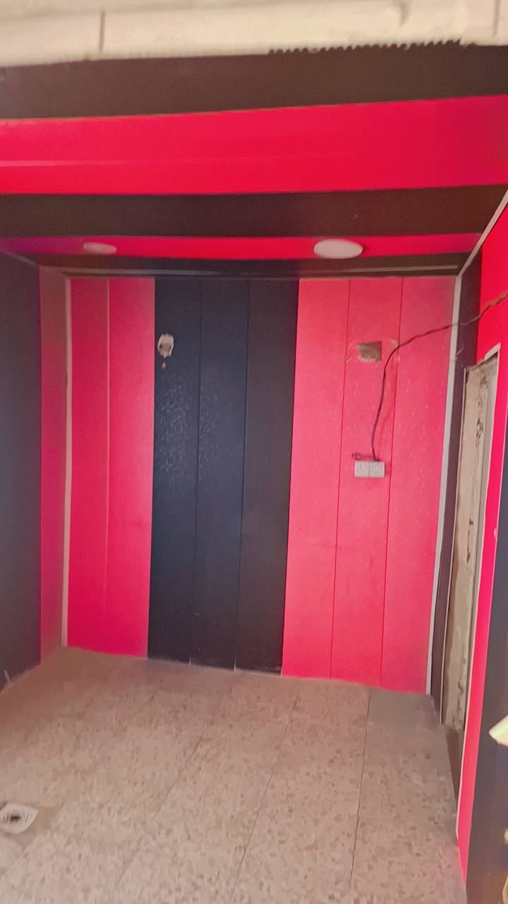 بيت تجاوز للبيع حي اور خلف حسينيه المصطفى ٧٠ متر يتكون من الاستقبال والمطبخ سندويج وسقوف ثانويه والغرفه عكاده وملحقات السعر ١٥ هاتف ***********
