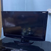 بلازما ٣٢ • ميز TV • طباخ ٤ عيون