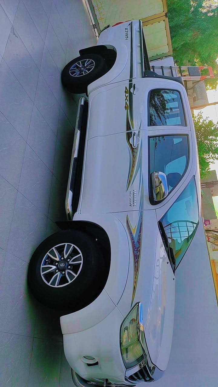 توێتا هایلۆکس 2012 سەیارەکە بێ لێدراو و بێ شوخت سەنەوی و ڕەقەمی تازەیە بەناو خۆمەوەیە کۆبۆن بەنزینی کەرکوکی هەیە سەیارەکە بێ مەسرەفە ماڵی دۆستە 
ژم اسیا ***********
ژ م کۆڕەک ***********
