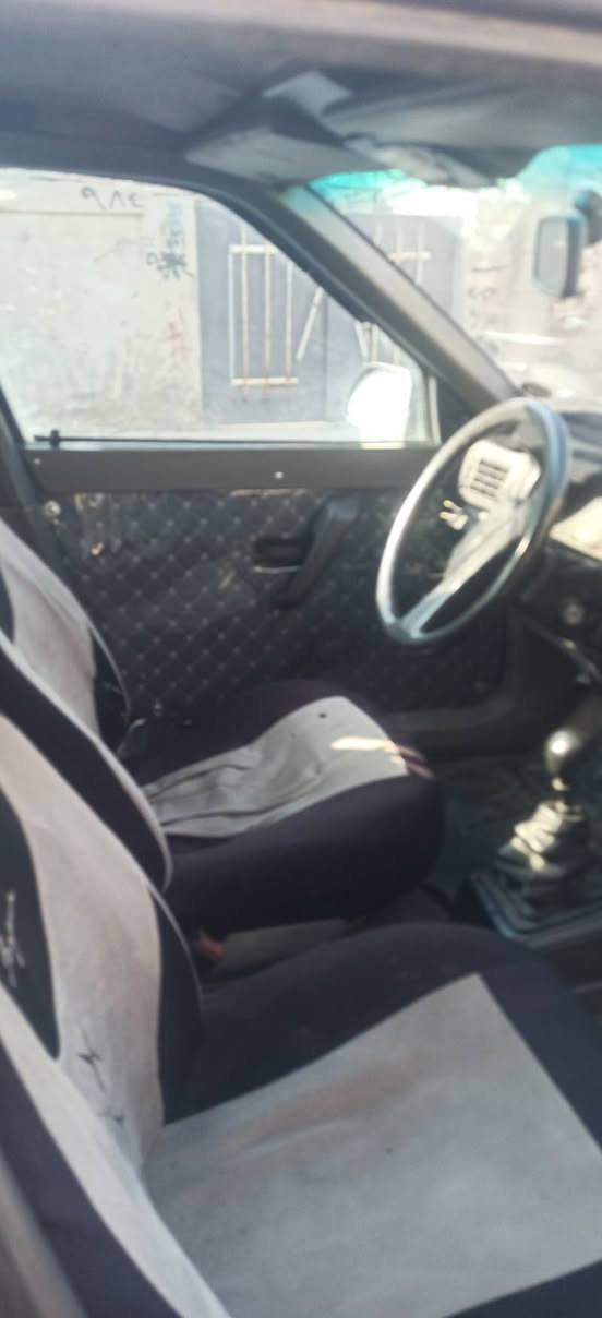 رينو 19 سنوية جديدة كوبون ورقي طخم نظيف  صبغ مابيها المحرك نفخ كابريتر برازيلي سيارة حلوة ورخيصة مدوشمة جديد سعرها 16 وبيها مجال *********** مكاني حي الانتصار
