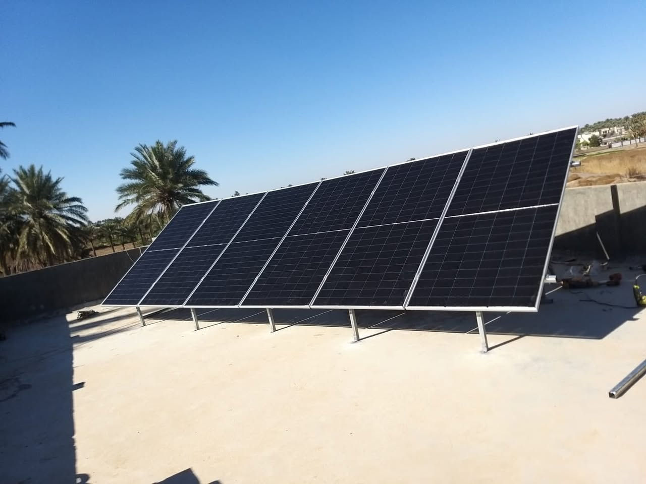 تم بحمدالله نصب منظومة شمسية في محافظة الأنبار منطقة المحامده 
 10 امبير نهارا 6 ليلا زمن تشغيل ليلي 4 ساعات 
انفيرتير من شركة كراون ضمان 3 سنوات 
بطارية ليثيوم فوسفات الحديد 7 كيلو واط ضمان 5 سنوات 
لوح جينكو عدد 6 بقدره 610 واط 
بورد حماية متكامل مع بارد منفصل
للاستفسار ***********
