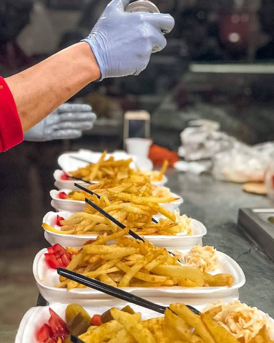 معلم شاورما متفرغ للعمل موجود في بغداد 
***********
