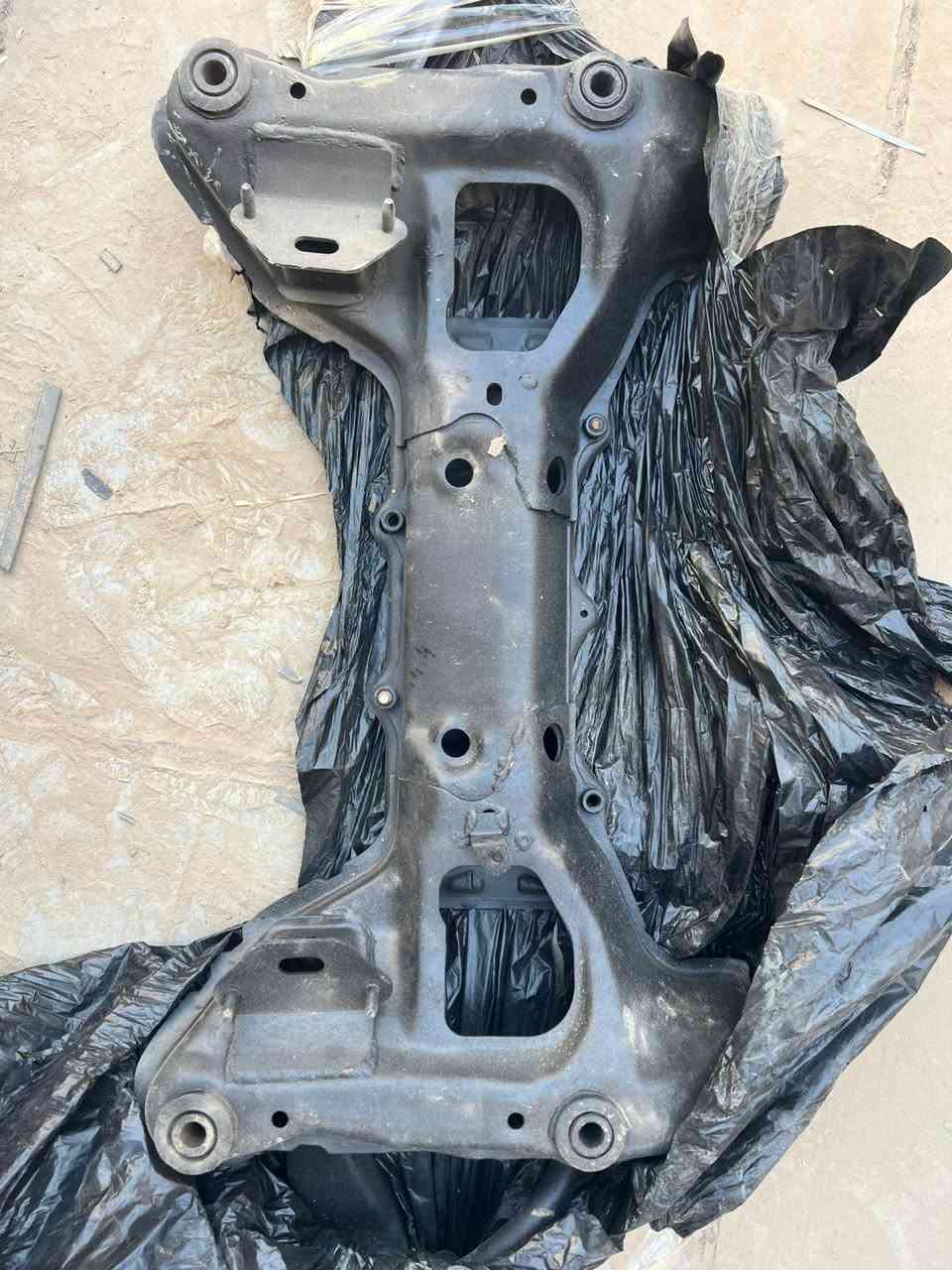 السلام عليكم فرممه مال بونتيشا كامله هيه والطبلات والطوبات مكاني بغداد وسبايدر مال جنطه وكابريتر مال مازدا  لون ابيض مكاني بغداد ***********
