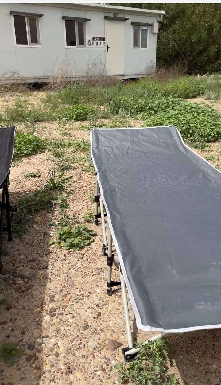 نظام تدعيم فائق (10) ارجل يتميز بهيكل مكون من 10 أرجل فولاذية مع توزيع متقاطع (X-frame) لضمان أقصى درجات الثبات والتحمل للأوزان الثقيلة.
السرير لا يحتاج إلى أي أدوات للتركيب يفتح ويغلق في أقل من 10 توان

تصميم الأنابيب الدائرية (Round Tube) يزيد من قوة الهيكل ضد

الانحناء.

القياسات

قياس المنتج : الطول 175 × العرض 65 × الارتفاع 45 .

قياس الكارتون : الطول 24 × العرض 18 × الارتفاع 100
قماش أكسفورد متین مصنوع من قماش عالى الجودة ومقاوم للتمزق مع خياطة مزدوجة لضمان عمر طويل.

تصميم مريح يحتوي على منطقة رأس مرتفعة قليلاً لتعمل كوسادة مدمجة توفر راحة تامة للرقبة.

سهولة الحمل والتنقل يأتي مع حقيبة حمل جراب مزودة بحزام كتف، مما يجعله سهل النقل في اليد أو في صندوق السيارة.

ثبات على الأرض الأرجل مزودة بقواعد بلاستيكية متينة تمنع الانزلاق وتحمي السطح من الخدوش.
نظام تدعيم فائق (10) ارجل يتميز بهيكل مكون من 10 أرجل فولاذية مع توزيع متقاطع (X-frame) لضمان أقصى درجات الثبات والتحمل للأوزان الثقيلة.
السعر ٤٠ الف فقط


**إذا كنت صاحب هذا الإعلان وتريد حذفه لأي سبب، رجاءا أرسل رسالة إلى الدعم الفني**