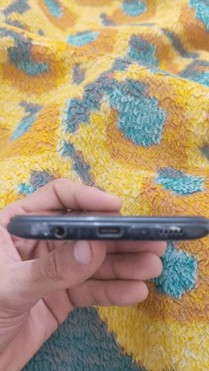 هاتف A70 مستخدم 
أخذه الابنك الصغير ا الاخوك الصغير

امبدل شاشة أصلية 
الايسي يحتاج تبديل بس يشحن طبيعي ماكو اي مشكلة تبديلة ب5 آلاف دينار تقريبا
غير متوفرة شاحنته ويا
ذاكرته 128 
المعالج سناب دراكون
 يشغل ببجي طبيعي وكل الألعاب تقريبا 

سعره 125 وبي مجال بل الي يرضيك 
اتصل على الواتساب فقط:
 *********** كربلاء, العراق
