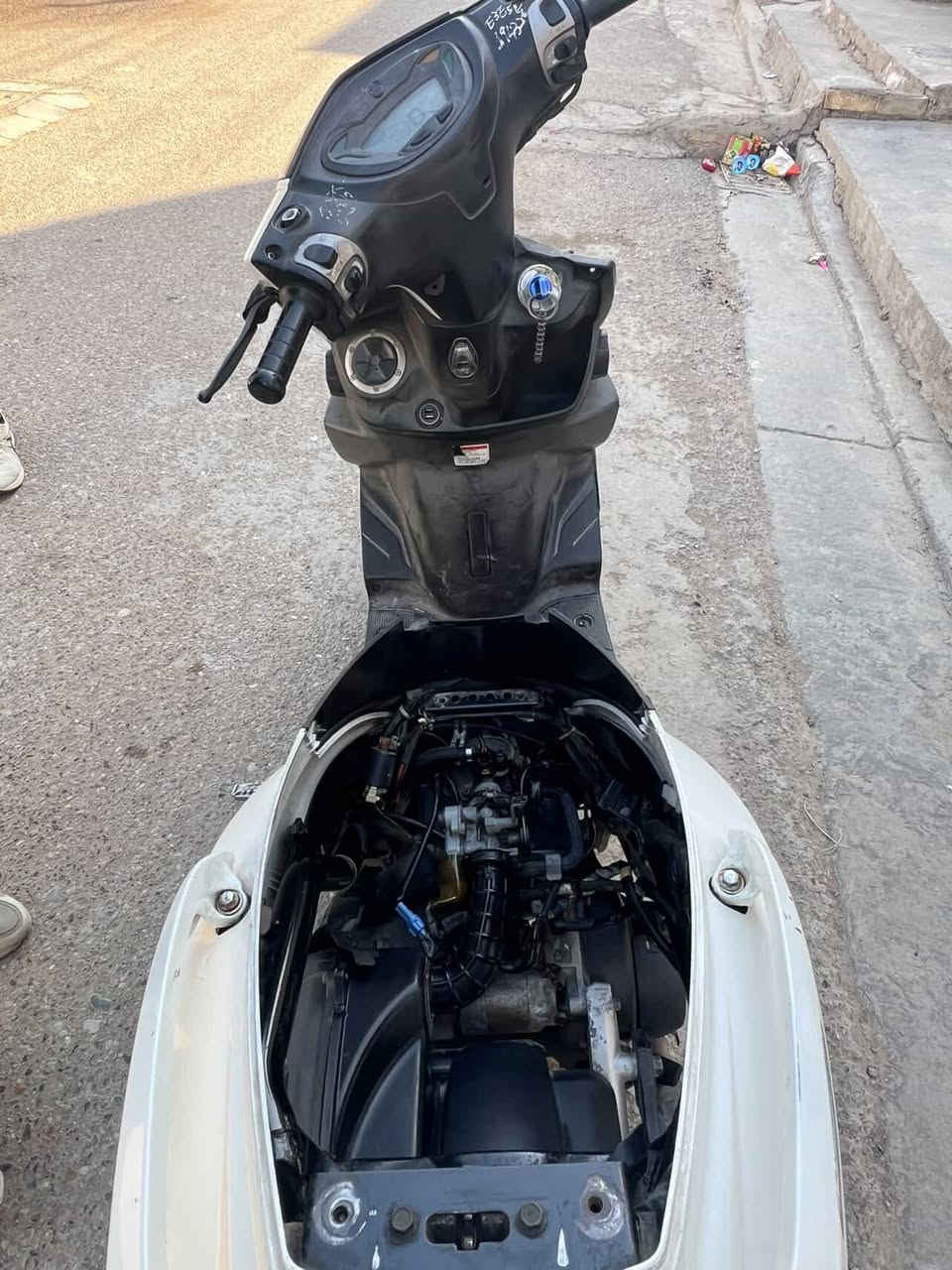 سلام وعليكم دراجه gtr للبيع او مراوس حسب القناعه بيها كلجات رياضي وأدامه جديده للمكينه دشبول الكتروني مابيها اي نقص غير الكفر الامامي مضروب سعرها 850 وبيها مجال مراوس هم عادي ***********
