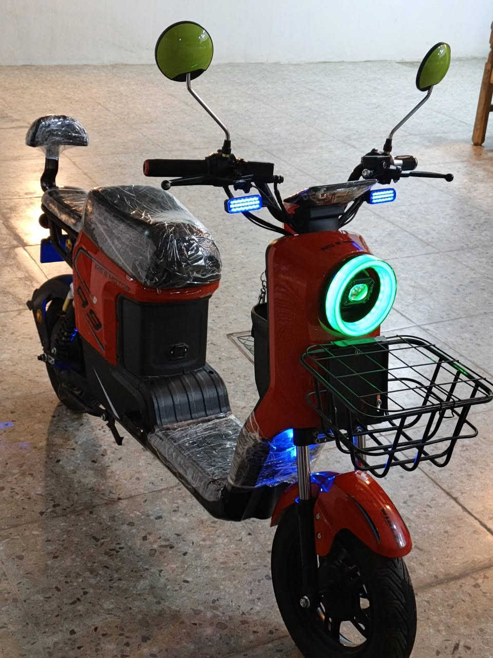 للبيع بايسكل R9 2025 فول مواصفات بصمة عن بعد لايت زينون LED تايرات جدد فقط بس بطارية شوي تعبانة السعر 325 بي مجال للستفسار ***********
