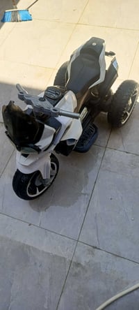 متاح • بدون بطارية