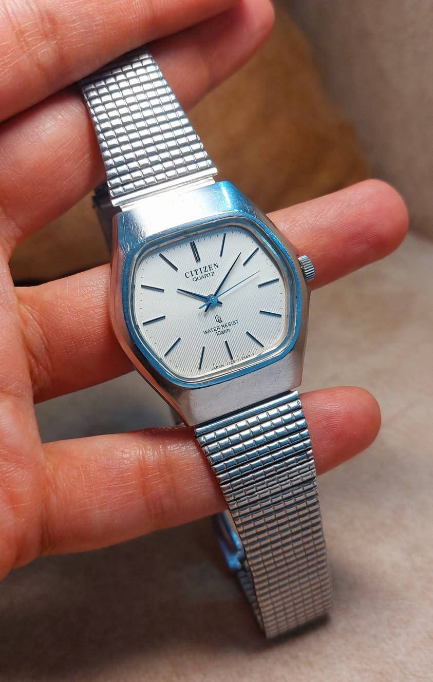 ستزان مينا وكيس مميز 
استيل بلكامل
انتاج 1988م
قطر 36
بطارية مكنة خاصه 
مينا مشطب مميز 
وسعر ٧٥ ألف 
مقاوم للماء


**إذا كنت صاحب هذا الإعلان وتريد حذفه لأي سبب، رجاءا أرسل رسالة إلى الدعم الفني**