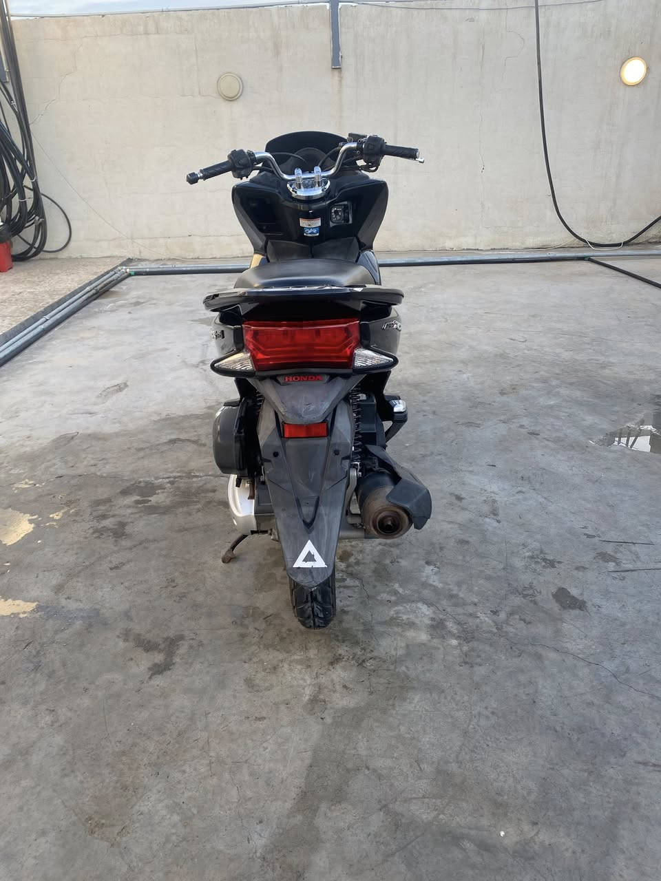 سلام عليكم PCX جيل ثاني ياباني
مكفوله مكينه بلادي خرسه بس لكفر يرادله ملاحضات بسيطه  

ماشيه50الف ☑️ 

مكينه 150☑️ 

حساس زدحام ☑️

حساس ستان ☑️ 

مابيه اي نقص شرط المكينه اذا مفتوحه ترجع الدراجه السعر12 وبيه مجال

مكاني بغداد الدوره رقمي ***********
