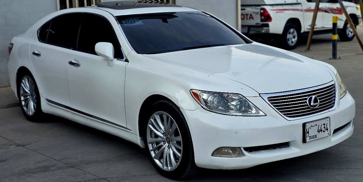 لیگزز مۆدیل 2012  مواسفات قەپات قەپاتی v8 گیرو مەکینە بەشەرت سەیارەکە دوبەیە بە  بۆیاخ دوو بارچه بە شەرت مالی مەدەنی  موسو بڕاوە بەشەرت 
گیر تۆماتیک
 ده گا شه فت
بەسمە 
گوشین ساردو گەررم 
سوکان هیتەر 
بریک بەسمە
٣ مۆدی لیخورین
پەردە کارەبایی
شاشەو کامیرە
تەبرید لەمس
گوشین کارەبی و سیاحی
گوشین خەزن
ئاوینە شەفت هتد……..

قەپات قەپاتت مواسفاتە 
گۆرینەوەش دەکەم لەسەر دل گرتن
سەیارەکە زۆر زۆر خاوینە  سعر 95 وەرەقە دەکەم گەر موشتەری تەلەفون بکە لەخزمەتم شوین هه ولیر 
*********** أربيل, العراق
