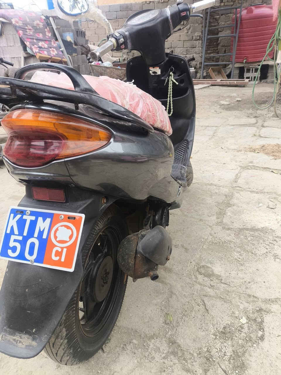 السلام عليكم دراجه اكزز البيع مجفته مره وحده تجفيت اصلي كص شغاله كامله مكمله نكرت سلف الدراجه السعر 600 بيهه مجال حك الجيه *********** واتساب موجود الدراجه مال جناي
