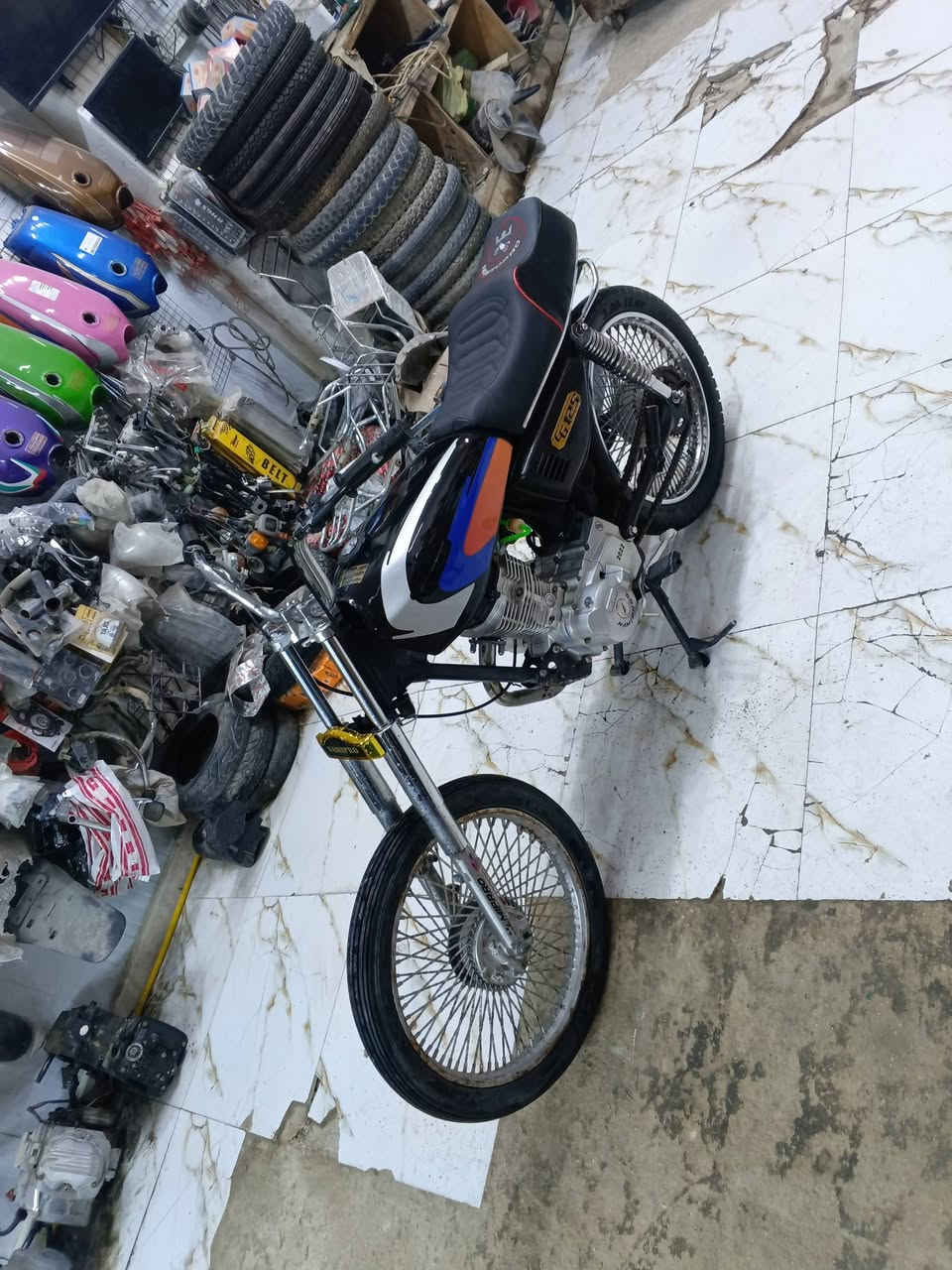 لحد يسولف بس جديد وواحد على واحد من رخصه ادمن الكروب المحترم
22الموديل مفتوحه بس ولفات كلك عمي سعر 325 العنوان كوفه الرقم اللي يحب خلي  يتصل لحد يراسل 
***********
