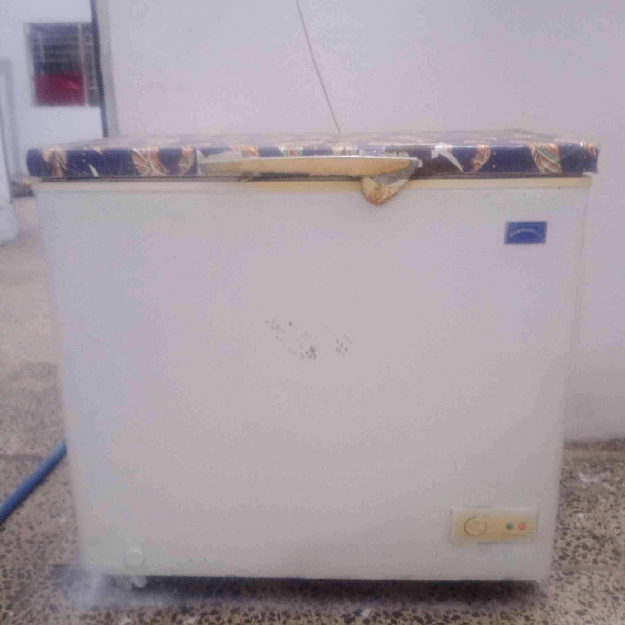 اغراض للبيع
مجمدة 75 الف طباخ 50 الف اوفنات على 25 الف بوفية فورميكة قديم 50 الف براد 75 الف
مكان شهربان العروبة 
***********
