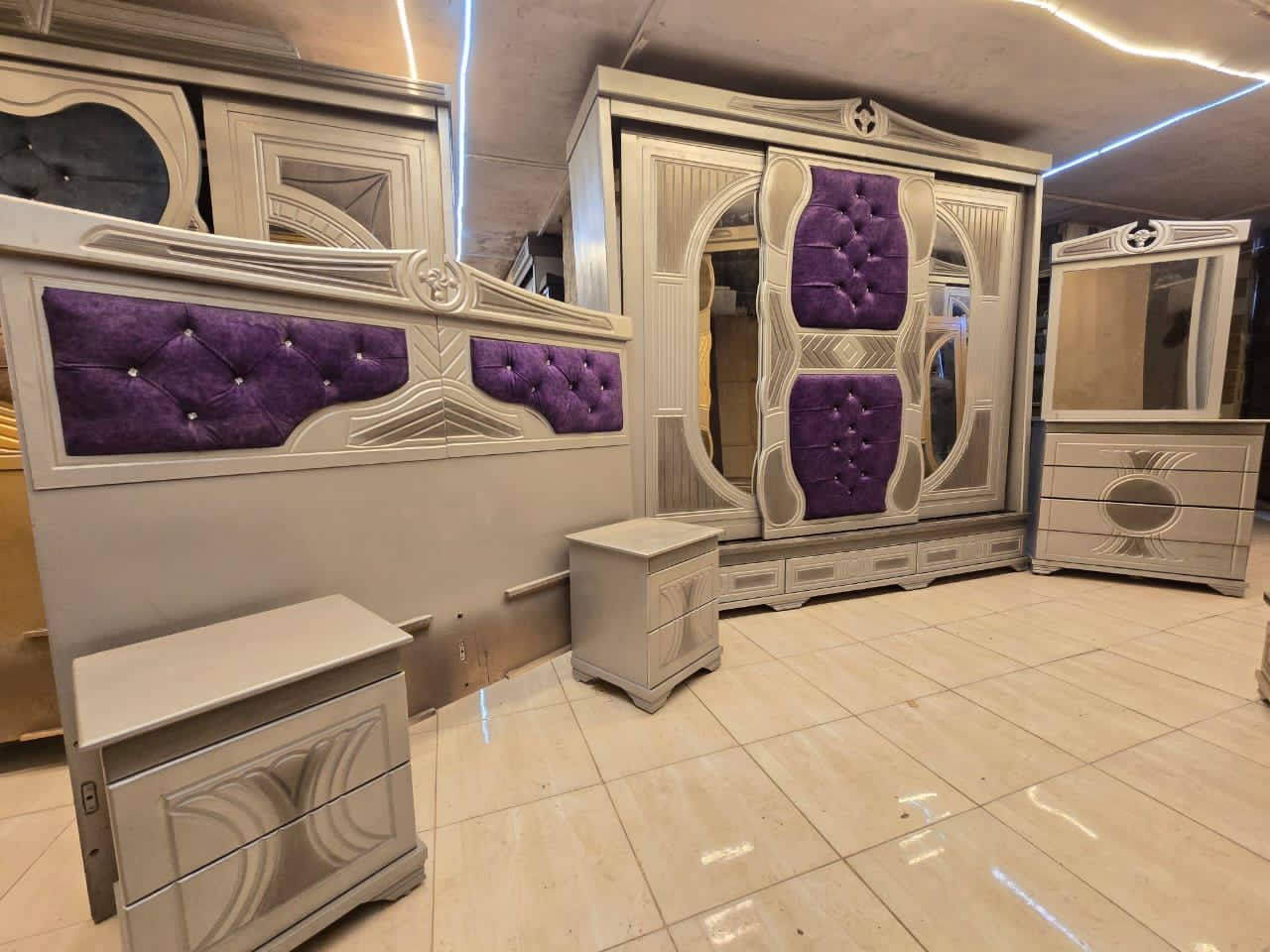 ⬇️غرفة نوم كاملة مع فرشة هدددية🎁🎁أجمل فرصه عروض مفروشات المحبة واتس #اتصال0996910640
🔥#فقط 4 مليون و550 ألف💯
👈👈#وجيبا أأأذااا فيك_تجيبا👌👌
👈بس بدك تقلدنا #قلدنا صح
❤️الغرفة مؤلفة من 
✅ خزانة  صف دروج خشب كبس #عالشوح اجرين زان عرض240 غماقة خارجية60 سم_ وغماقة داخليه55سم
✅تخت مجوز #صندوق160×200
✅ كمدينة عدد2
✅ بيرو دروج +كرسي
🚚 يوجد توصيل لباب البيت


**إذا كنت صاحب هذا الإعلان وتريد حذفه لأي سبب، رجاءا أرسل رسالة إلى الدعم الفني**