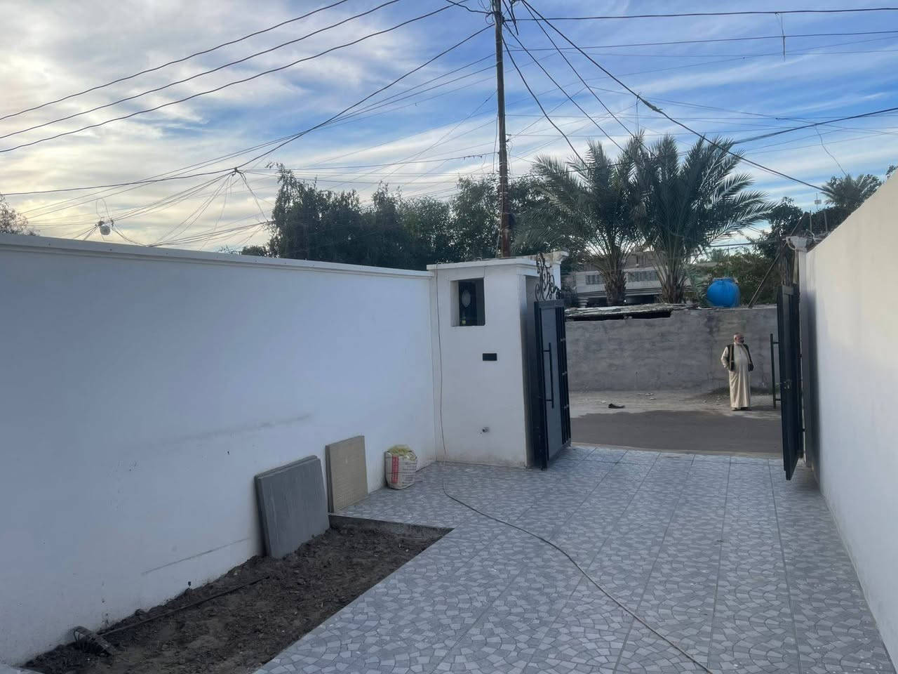 سلام عليكم
للبيع بيوت تونات المساحه كل دار 200 متر
الموقع بغداد الكرخ منطقه الدوانم شرطه الخامسة
السعر جداً مناسب 148 الواحد وبي مجال
طابو زراعي سند 25

كل دار بي 3 غرف نوم 3 حمامات صاله مطبخ هول داخلي مناور عدد 2  كراج حديقه عرض شارع 12 متر تبليط بناء طابوك درجه اولى مكاتبه اقرار محكمه

الاستفسار الاتصال على الرقم
*********** واتساب
