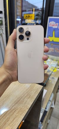 جهاز ايفون 16 برو ماكس  ذاكرة 256  بطارية 100 مشحون 115 مرة فقط  الجها...