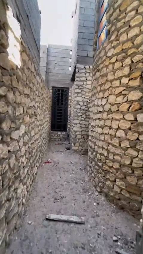 السلام عليكم بيت للبيع طابو زراعي
 زنكوره ناحية اليرموك قرب مدرسة الخوارزمي قريب من بيت الشيخ طالب العياده شغل درجه اولى
مساحة الأرض 200 متر 
مساحة البناء. 180 متر 
 الطابق الارضي بناء حجر متكون من غرفتين وصاله ومطبخ وديوانيه وحمام 
الطابق الثاني بناء بلوك غرفتين وصاله وحمام الكرسته مالت الطابقين موجوده 
السعر 60 مليون وقابل للتفاوض 
للتواصل ***********‬‏
