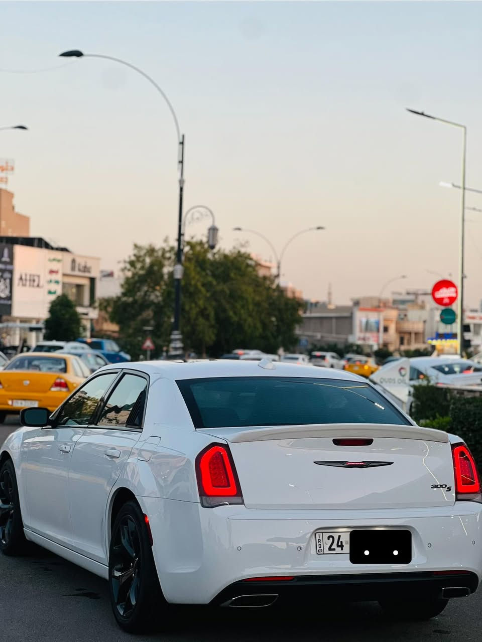 السلام عليكم 
كرايسلر s300
سنة الصنع 2022 لون ابيض مواصفات s فول 
كار فاكس كلين تايتل حتى الدعاميات مكفولة 
فقط بيها قطعة واحدة كلير امريكا بدون معجون وبدون ضربة
السيارة نضيفه بمعنى الكلمة
 إدامة وسيرفس وتبديل دهن في شركة هارلم فقط
إطارات جديدة وصدر أمامي خلفي جديد 
بشكل عام السيارة بدون اي نقص
مكان السيارة كركوك 

*********** رقم الهاتف
