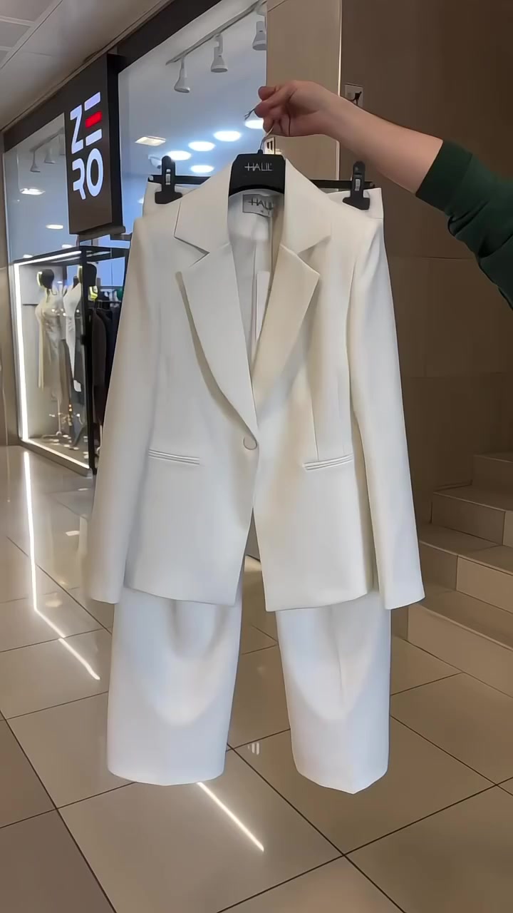 طقم قطعتين مبطن خامة دبل كواليتي عالي
سعر 35  الف 
القياسات 48/46/44/42/40/38/
يوجت توصيل الى جميع المحافضات
***********
