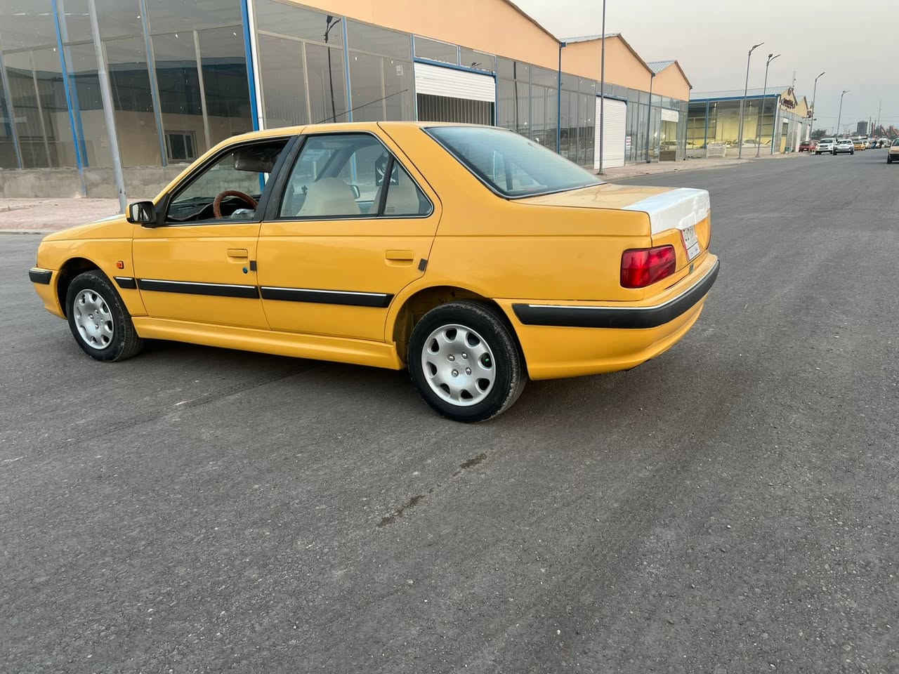 سلام عليكم بارص 15رقم بغداد مشروع وطني داخله هزه هيئه غرامات مصفره شرط التحويل سياره خير من الله مكينه وكير خير من الله صدر امامي خلفي جديد تخم تاير جديد كهربائيته كله شغاله تبريد شغال مدوشمه السياره .مابيه ضربه نص الباب مال السايق صبغ وال الدواير الخلفيه بيهن صبغ باقي السياره خير من الله .مكاني بغداد حي اور .***********….***********-السعر 40 وبيه مجال حك الجيه
