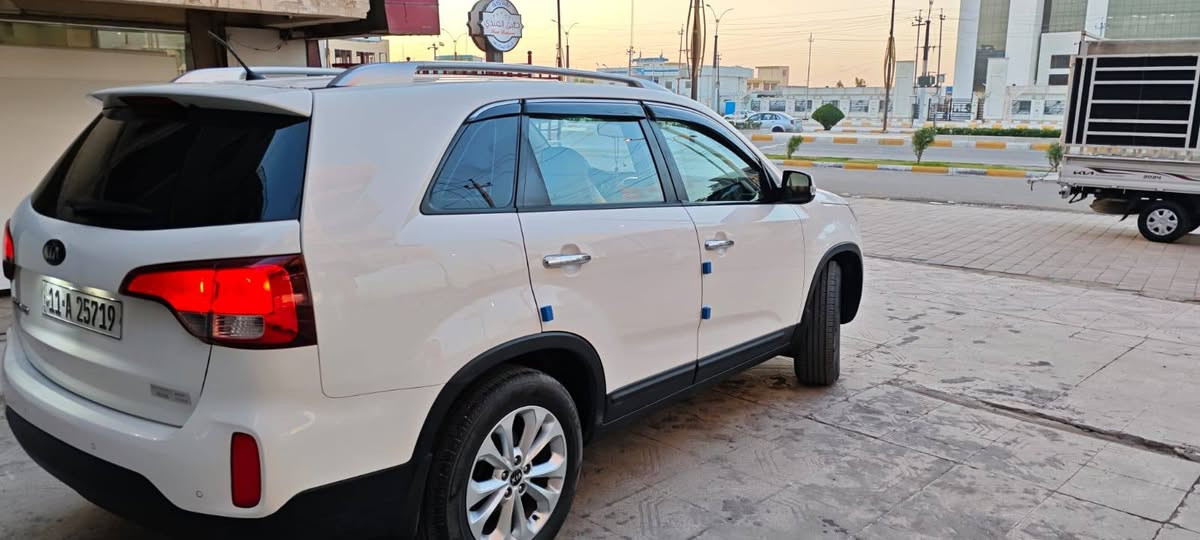 سورنتو خليجي موديل١٣ شكل ١٤
السعر١٧٥بيها مجال 
عداد المشي٨٣ الف كيلو قابل للزياده 
مقاعد قماش ٧راكب
محرك  دوش٢٤٠٠
مانع انزلاق 
حساسات امامي خلفي 
سبير منازل 
تبريد ٣قطع
رقم ***********
