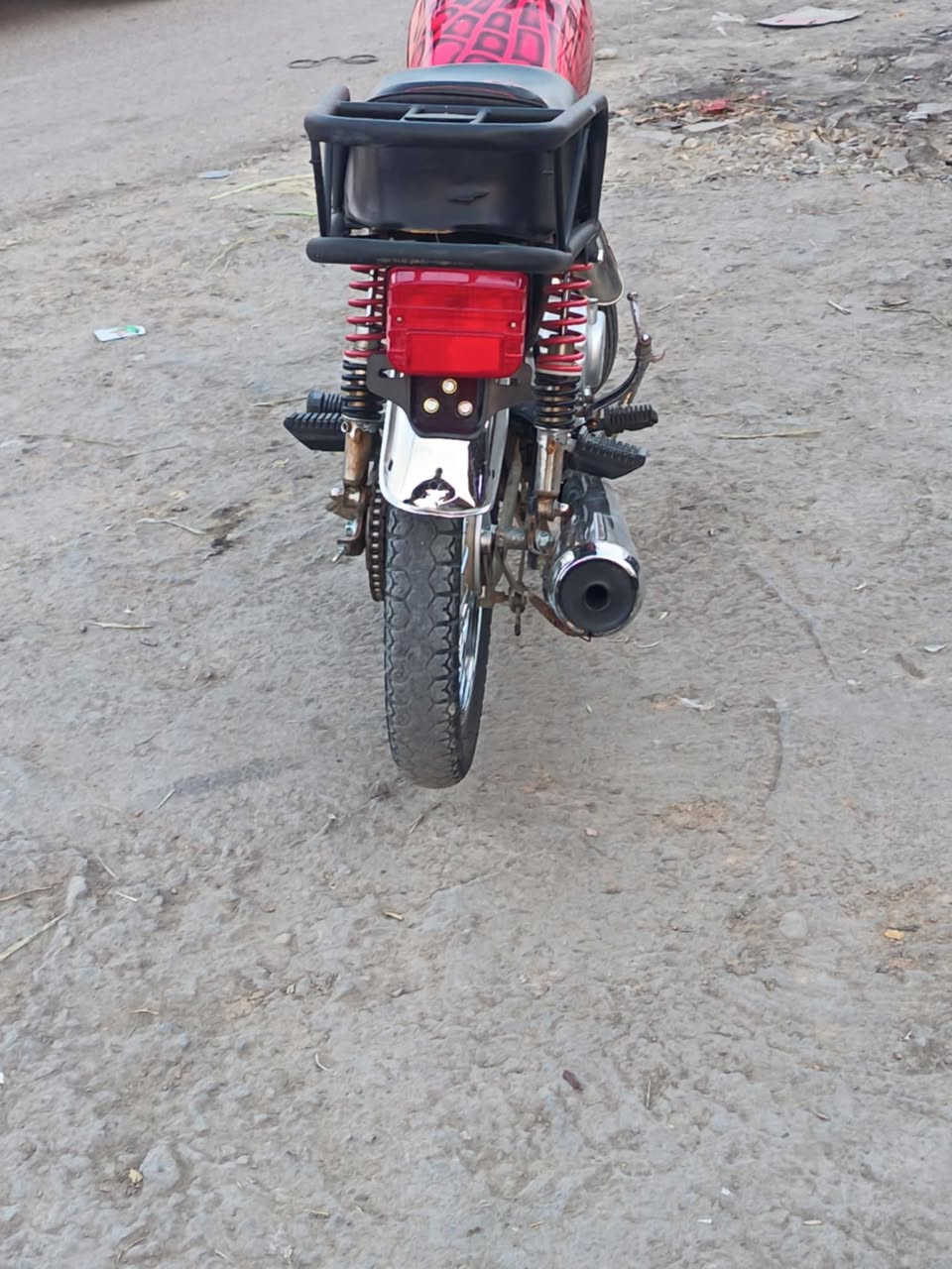 مكلف بالنشر  دراجه للبيع 350وبيها مجال  المكان عفك  هاذه رقم راعيه  ***********
