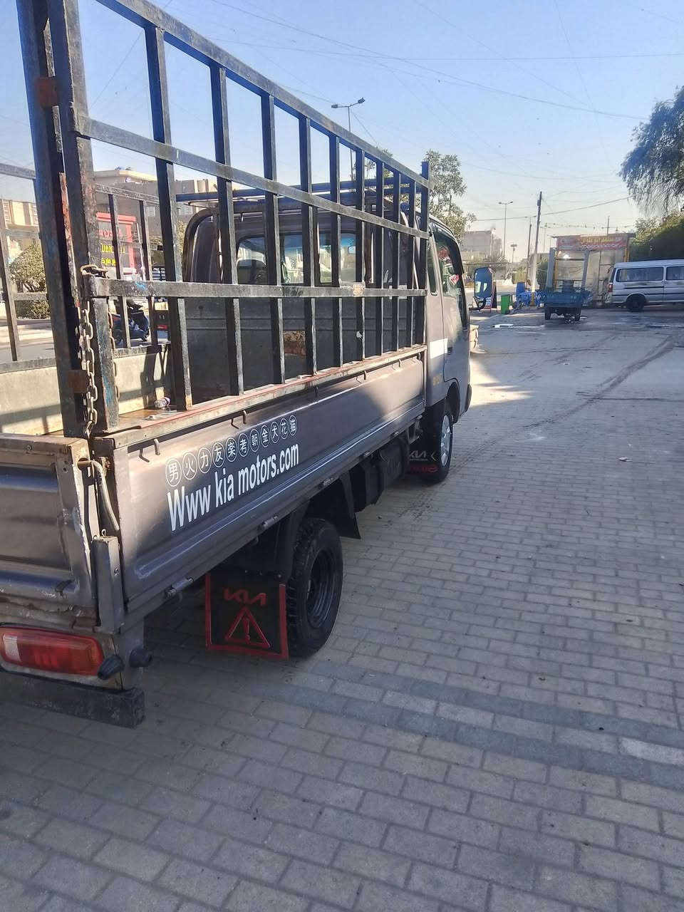 السلام عليكم كيا فنتيره للبيع موديل 97 رقم بغداد إنكليزي سنويه 30 مشروع وطني هزه  جديده مكفولة من الضربه والكص والتبديل والصبغ مكينه 3000 بلادي لا صرف ولا بخار مكينه وكير واكسل مكفول شاصي مكفول تخم تاير صدر جديد كهربائيات كله شغاله سياره جاهزه السعر 63 وبيه مجال مكاني بغداد مدينة الصدر الشراي يخابر *********** غير متواجد على الفيس
