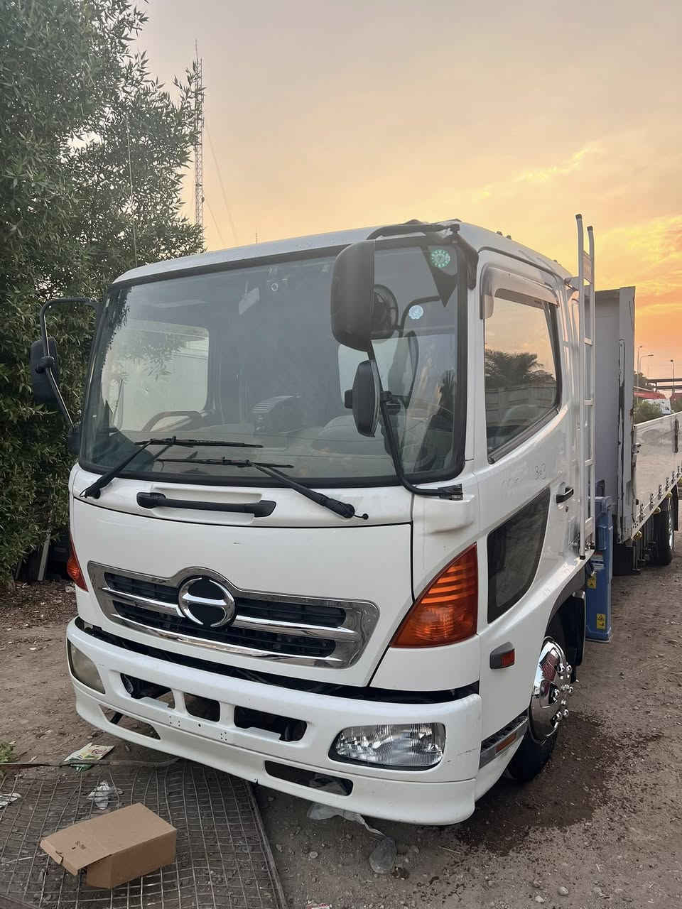 سلام عليكم من رخصت لادمن 
هينو كرين للبيع 
طول 6 وربع بلاد 
فول عادي بلادي 
كرين كاركو 4 مخالف
 شرط شاصي ما صبوغ
مكان السيارة بغداد
اتصال *********** مصطفى
