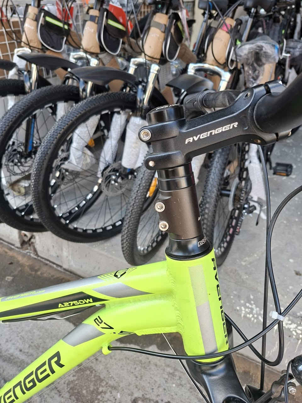 دراجه حجم 27.5
براند avanger 
لون حلو مثل  🍏
نظام گير 13 بشرط 
براكيت اصلي اورجينال bucklos  32T
بريكات دهن 
لي ماگنيت حساس ليد 
بي سيبايه جاملغات بيلاد دبل ضخم srsuntor 
كامل المنيوم 
عنوان اربيل سوق باسكيلات مقابل گراج سلام 
متوفر توصيل كافه لكل محافظات عيراق.
واتساب موجود ***********
 بنسبة سعر بلاش 340 دولار فقط  
👆👆👆👆👆👆👆☎️☎️☎️
وين اكو فقط هذا رجال Abdullah UK 🇬🇧
