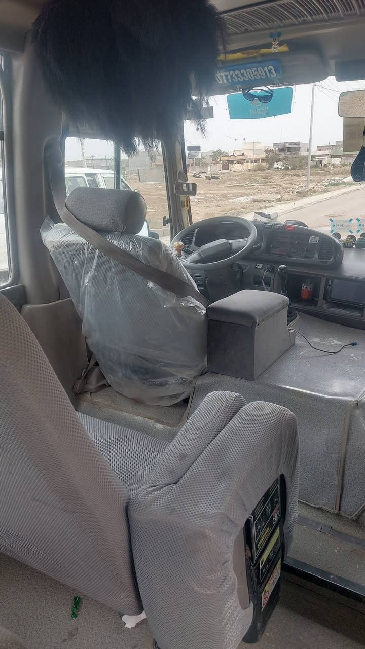 سلام عليكم كوستر للبيع موديل 9 مكينه كير مكفولات صدر امامي وخلفي جديد كهربائيات كلها شغاله تبريد شغال دوشمه عامه تخم تاير درع امامي وخلفي جديد بيها طخه يم المثلث ابو دكمه او صبغ بلذيل وره باب العبري فقط السعر 255 او بيها مجال استفسار ***********  مكان سياره ديالى المقداديه ناحيه الوجيهيه
