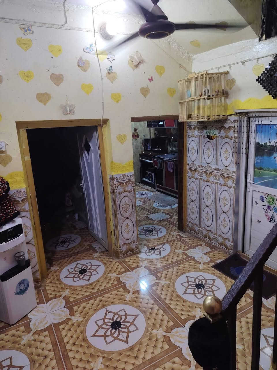 بيت للبيع  طابو صرف في حي العسكري شارع جامع زين العابدين ثاني بيت عن الشارع العام مساحه ١٠٠ متر دولان بيت نضيف ماء مجاري تبليط بالباب بي غرف نوم عدد ٢ استقبال صاله مطبخ طارمه صحيات بيت نضيف كلش السعر خاص الاتصال على الرقم ***********

