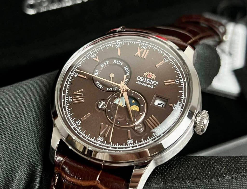 Orient Bambino

وكالة كامل المرفقات 

اوتوماتيك 

22 حجر 

احتياطي الطاقة 40 ساعه 

قطر 41.5

نظامي قمري 

قرص قمري وشمسي يدور 24 ساعه 

مقاوم للماء 30 متر 

سير جلد طبيعي 

ماكنه كشف 

توجد خدمة توصيل 

***********
