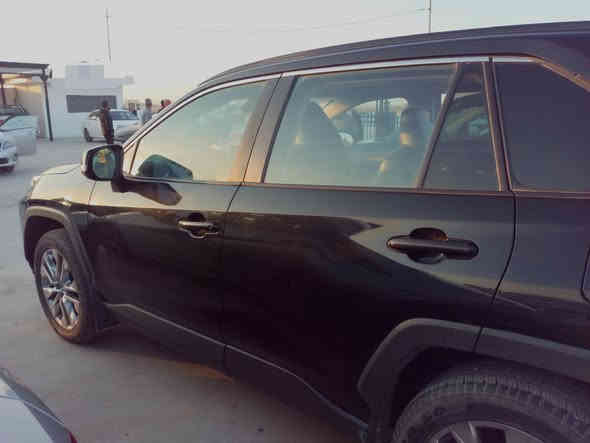 ‏السلام عليكم ورحمة الله وبركاته 
‏
‏سيارة Toyota RAV4 2021 XLE فول الفول 
‏وارد أمريكي كلين تايتل أمريكا هزه جديده
‏ بانزين فقط، بلاك ادشن من الداخل والخارج 🔥 
‏مرقمه أربيل! 
‏السيارة ماشيه 150 ألف كيلو متر 
‏ ✅ بدون تبدل ✅ بدون دواخل ✅
‏فقط صبغ صغير الباب الامامي وبارد نص اصبع من البونيد جانبا 
‏المواصفات 
‏
‏بـــواب بصمة
‏صمة تشـــغـــيل 
‏ـــاشـــة كبـــير لمس
‏كــــامــــيرا خلفية 
‏هـــانـــد بـــريـــك بصمة
‏اوتو هولد (𝐀𝐔𝐓𝐎 𝐇𝐎𝐋𝐃)
‏اوتو ستارات (𝐀𝐔𝐓𝐎 𝐒𝐓𝐀𝐑𝐓)
‏اوتو ستوب (𝐀𝐔𝐓𝐎 𝐒𝐓𝐎𝐏)
‏رادار امامي (تحديد مسار)
‏ادار جانبي (نقاط عمياء)
‏ادار خلفي (التحذير من الاصطدام)
‏ساسات امامي
‏ساسات جانبي 
‏‏حساسات خلفي 
‏نظام (𝐄𝐂𝐎)
‏نظام (𝐍𝐎𝐑𝐌𝐀𝐋)
‏نظام (𝐒𝐏𝐎𝐑𝐓)
‏نظام (𝐒𝐇𝐎𝐖 𝐧𝐨/𝐨𝐟𝐟) 
‏نظام (𝐌𝐔𝐃&𝐒𝐀𝐍𝐃) 
‏نظام (𝐑𝐎𝐂𝐊&𝐃𝐈𝐑𝐓)
‏‏تحكمات استيرن 
‏استيرن هيتر
‏‏كشن سائق كهربائي 
‏‏كشنات هيتر
‏كشنات تبريد
‏صندوق كهربائيّ شفط 
‏‏تـــبريـــد مـــركـــزي ـــبريـــد قطعتين 
‏لايتات 𝐋𝐄𝐃 ليد بلادي
‏بلوجكترات 𝐋𝐄𝐃 ليد بلادي
‏بكلايتات 𝐋𝐄𝐃 ليد بلادي
‏تدفئة للشباك الأمامي مانع ضباب 
‏للمرآة الجانبيتين 
‏
‏وبعد وبعد 
‏مكان السيارة بناحية القيارة 
‏السعر: 227 وبي مجال بسيط للأستفسار أكثر تواصل على الرقم واتساب ***********
