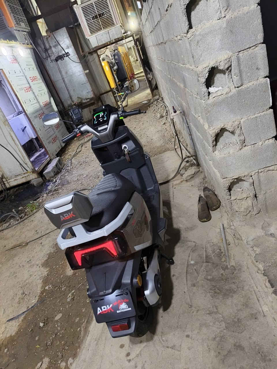 دراجه شحن مال مؤيد طياره دراجه بعدهي جديده صار شهر من أخذتها
بطاريات مصطره كبار ٣٢امبير

دراجه زيرو 

السعر ٩٠٠ وبيها مجال بصيط 

العنوان كراده

الهاتف***********
