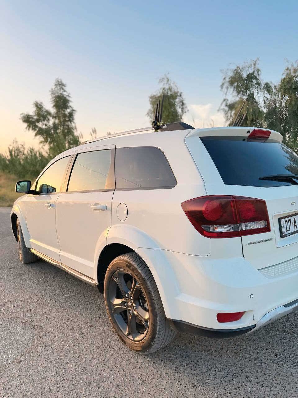 السلام عليكم 
دوج جورني  موديل 2020 
اللون ابيض 
فئة كروز رود (فول مواصفات) 
مكينه اربعه سلندر 2400 (vvt) 
سبعه راكب - ثلاث قطع تبريد - بصمة تشغيل + ابواب - كشنات جلد - حساسات -كامره خلفيه - شاشه كبيره - فتحت سقف تفتح جهتين- مخابئ سريه عدد2 وباقي المواصفات المعروفه  السياره رقمها جديد الانكليزي تكدر تداورها باي محافظه 
صور السونار موجوده بالمنشور
السعر 135 وبي مجال 
المكان بابل-حله -شارع ٨٠ 
للئستفسار اكثر 
***********     متوفر واتساب
