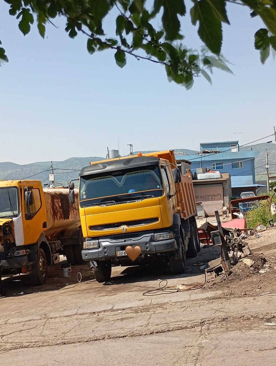 للبیع  بۆفرۆشتن
گەلابە ڕینۆ بیلاد 
مودێل ١٩٩٩
ڕقم سەنەوی ٢٠٣٠
شانصی پاکە 
مەمجوعەی بیلادە 
گێرو تەگەر ئەسکل بەشەرت 
بۆدی سەدا ٨٥ پاکە 
هەموو گیانی بەشەرت 
یەک دینار مەسرە فی تیانییە 

***********
***********
کۆڕەکە وەسپەپ ڤایبەر لەسەرە
