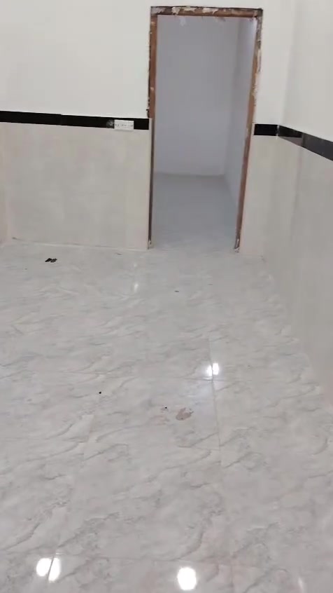 يالله بيت مساحه ٩٥ حي الحريه شارع عشرين قرب المدرسه الجديده يحتوي غرفه وصاله داخلهه مطبخ وصحيات ومنور بناء جديد البيت ميري     البناء بلوك
***********
