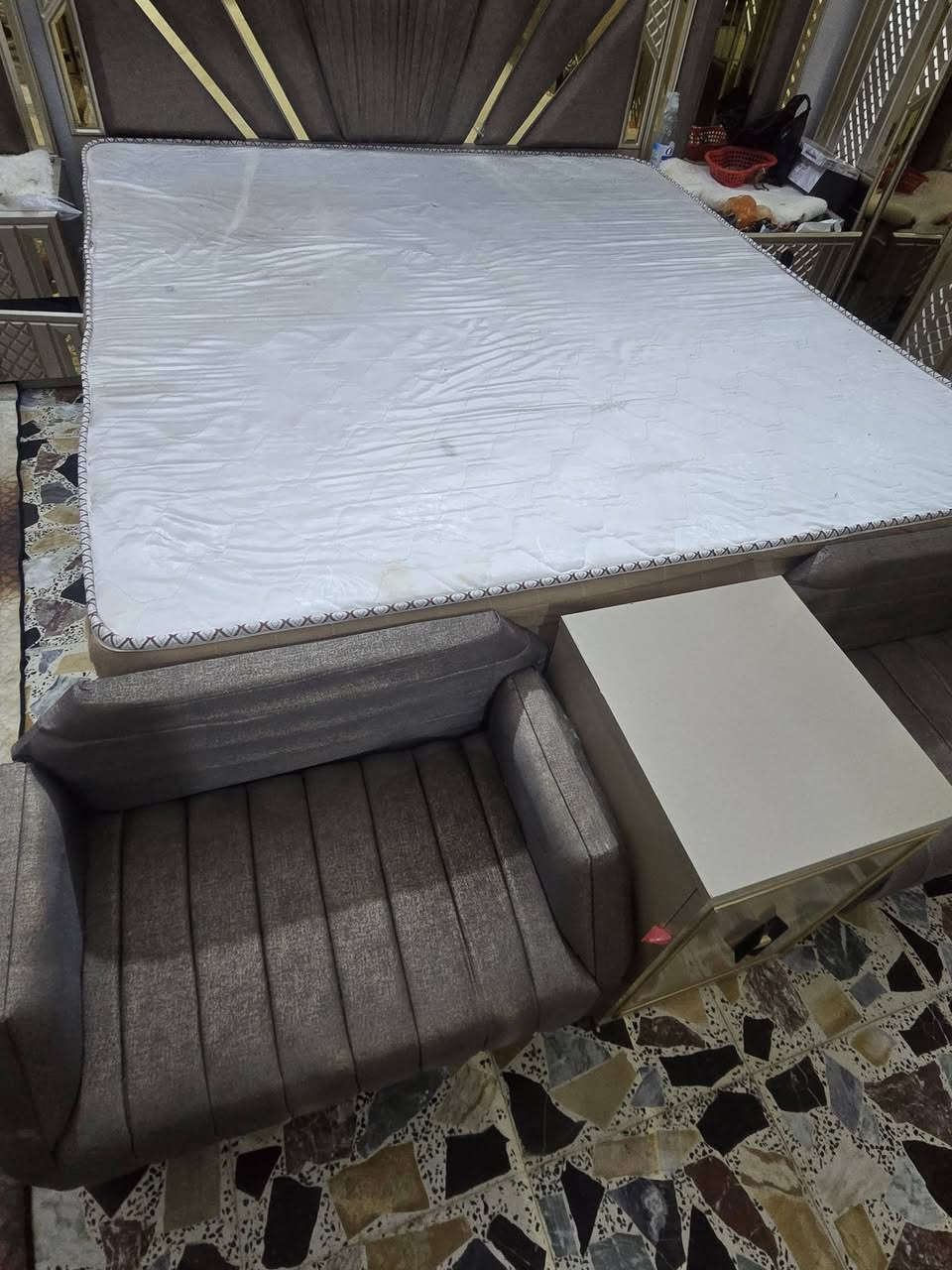 السلام عليكم غرفه للبيع
ذني صورها قيم بمايرضي الله.    وهذا رقمي ***********.  واتساب.
