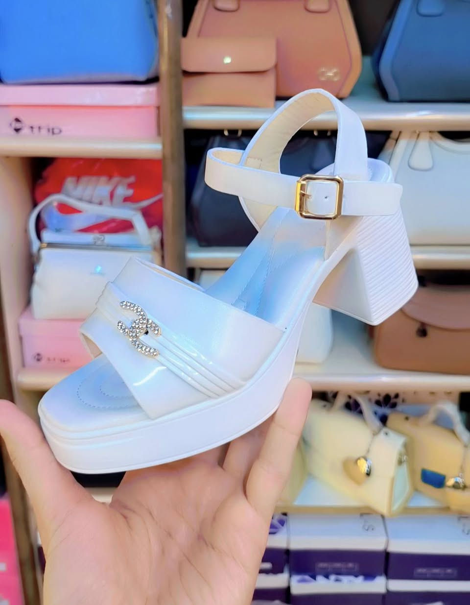 بفضل الله تم وصول بضاعتنا الجديدة  

الاناقة 🔥 الجودة 🔥 المتانة 🔥 الجمال 🔥 لها عنوان     

         👇👇👇
معرض بيوتي شوز.  للأحذية والحقائب النسائية
يوفر لكم كل ماهو جديد

صندل طبي جديد 😍😍

العنوان ديوانية سوق التجار شارع باتا

للأستفسار أكثر مراجعة الصفحة خاص.
أهلا وسهلا بكم،

#أدخلو_للصفحة_وشوفو_باقي_الموديلات🔥


**إذا كنت صاحب هذا الإعلان وتريد حذفه لأي سبب، رجاءا أرسل رسالة إلى الدعم الفني**