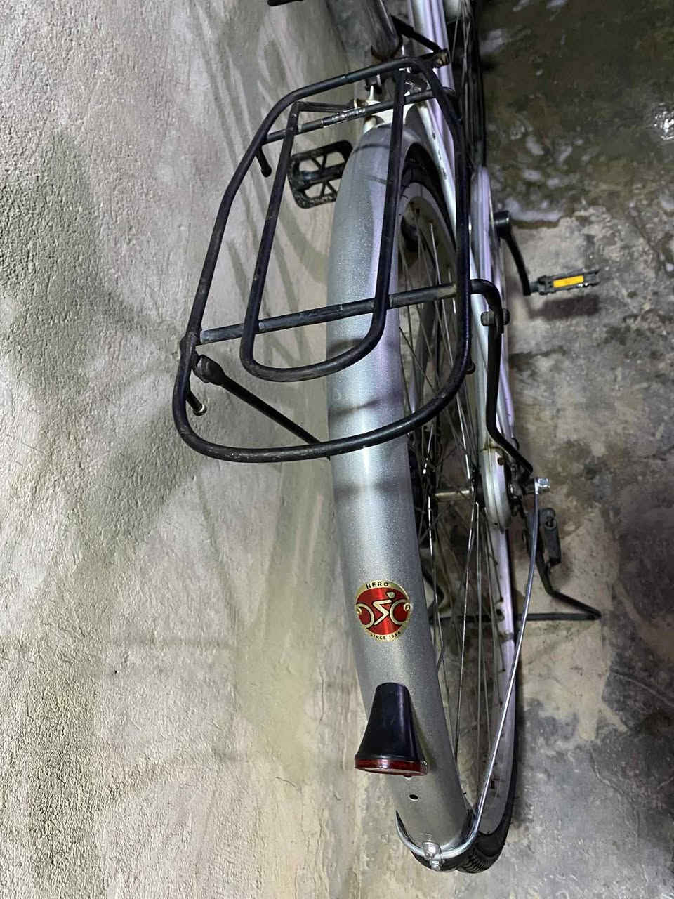 السلام عليكم شباب باسكل للبيع الحجم 27 باسكل باله نضافه فول وبي حساس موديل 2019 السعر 100 وبي مجال قليل


**إذا كنت صاحب هذا الإعلان وتريد حذفه لأي سبب، رجاءا أرسل رسالة إلى الدعم الفني**