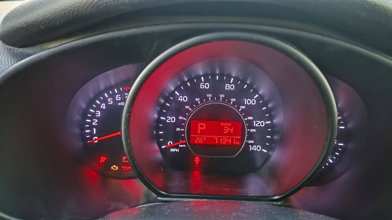 خوان سلام عليكم 
صول موديل  2016  
وراد أمريكي حادث بابين الصفحه اليمنه موجوده صور الحادث
مكينه 2000 جي دي اي 
مكينه كير خير من الله 
تدفئه تبريد 
شاشه كامره خليفه 
تحكم ستيرن جهتين 
مثبت سرعة 
سياره تخم تاير
غرفه سياره جديده كلش 
صدر جديد  
السعر 105 وبيهه مجال شي بسيط مراوس حسب القناعه 
***********
