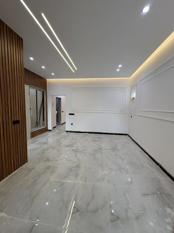 دارين للبيع حي صديق قرب شارع شلاوي مساحة 
كل دار 175 متر واجهة 8 طابقين بناء هندسي VIP
يتكون كل دار من من طابقين و 5 غرف سند طابو ملك
#مكتب_قصر_الامراء_للعقار          #حي_صديق

للاستفسار اكثر الاتصال على الارقام التالية 
*********** | *********** متوفر واتساب
