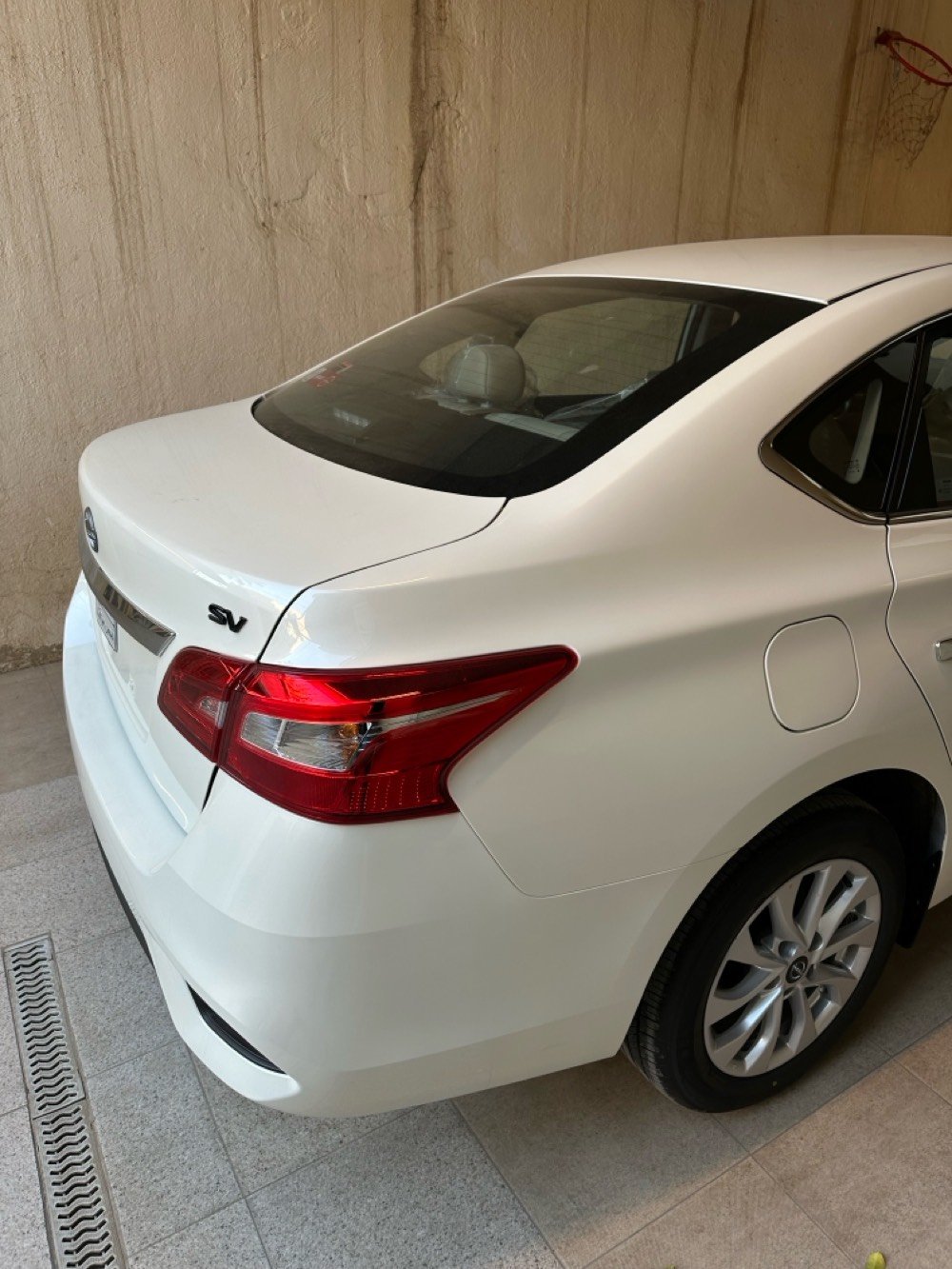 ماشيه ١٠٠٠ كيلو بعدها  زيرو سياره للبيع او مراوس حسب قناعه سياره ضمان شركه سور ورقم بغداد شبه مميز 