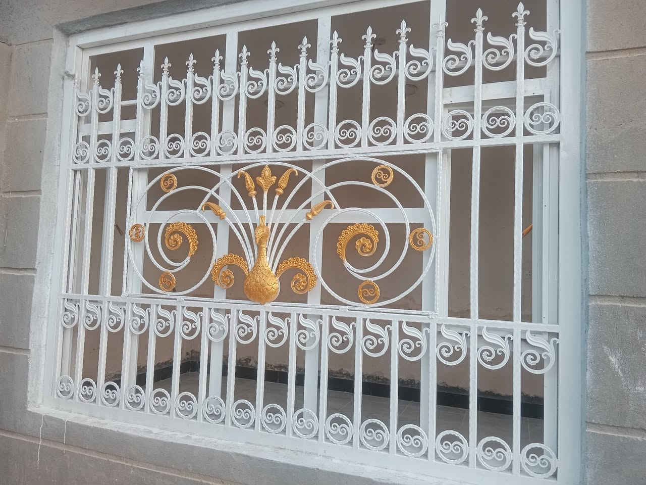 السلام عليكم
صبغ وتنضيف الشبابيك والابوب باسعار مناسبة 
***********
***********
