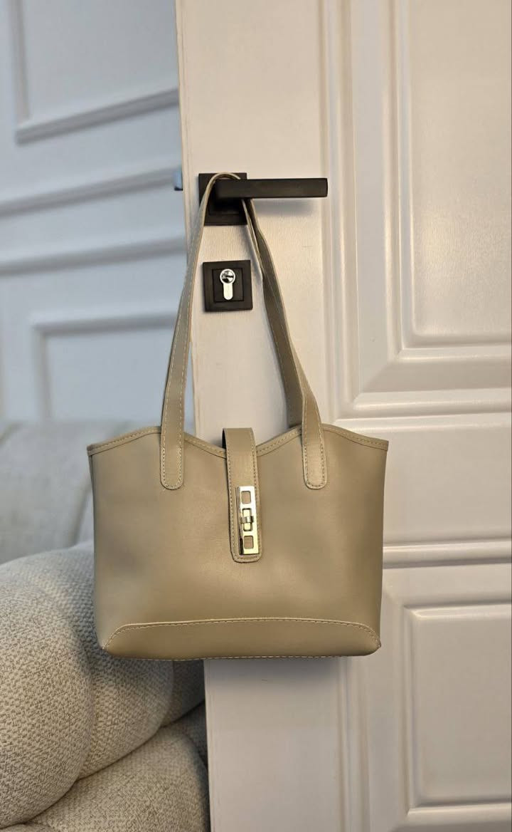 متوفر حقائب نسائيه جميع الألوان
وبأنسب ألاسعار ب ٨ الاف بس
توجد خدمة توصيل داخل قضاء الحي مجاني


**إذا كنت صاحب هذا الإعلان وتريد حذفه لأي سبب، رجاءا أرسل رسالة إلى الدعم الفني**