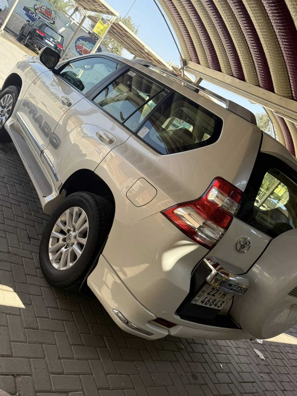 السلام عليكم برادو  ساز 2017 كويتيه  رقم اربيل تحويل مباشر دبل تانكي كشنين كهرباء مخمل فتحه فتحه 3 قطع تبريد تخم تاير جديد حداديه أمامي خلفية جديد تحكم سترين جهتين ماشيه ١٣٠ سياره جديده لابارد لاشخوط بيها فقط براغي البنيد مفتوح ومكينه راجز سياره جاهزه للاخير مايحتاجلها ربع مكانها بغداد الغدير مقابل شقق زيونه عارضها ب300 وبيها مجال للطيبين ***********
