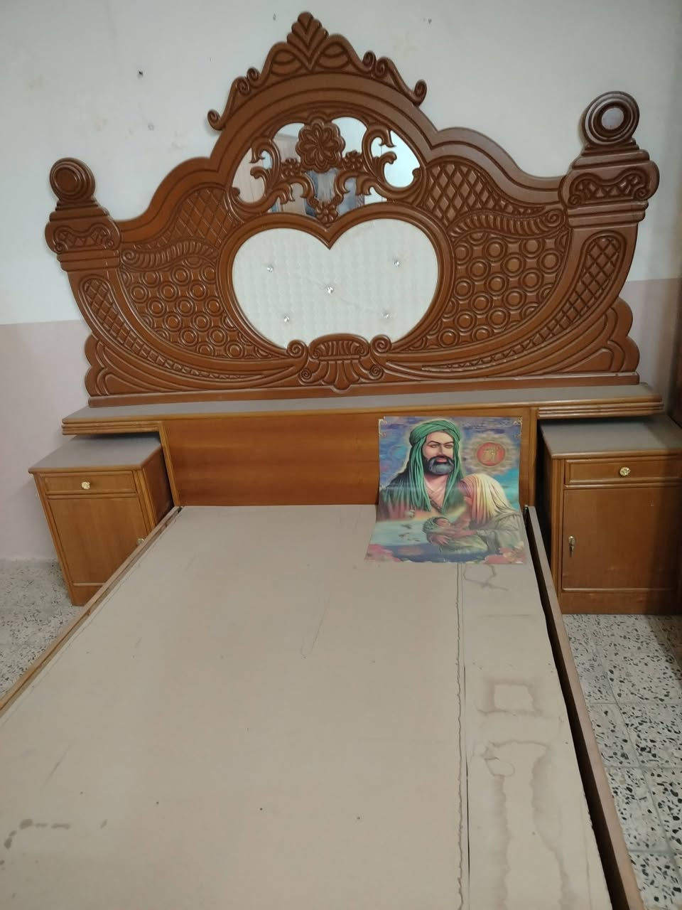 سلام عليكم غرفه اخشاب جديده مامستعمله ولا يوم للبيع للاستفسار الاتصال على الرقم ***********
